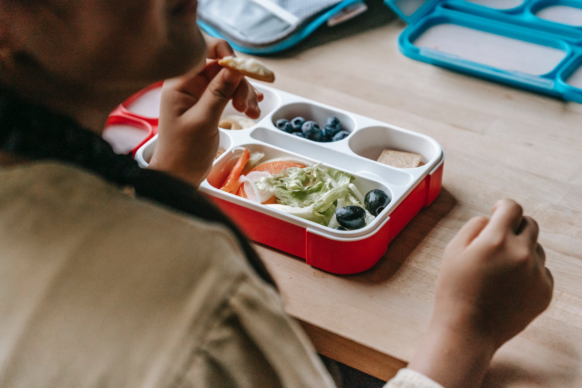 Healthy Eating on the Go: Navigating Food Options During Assignments