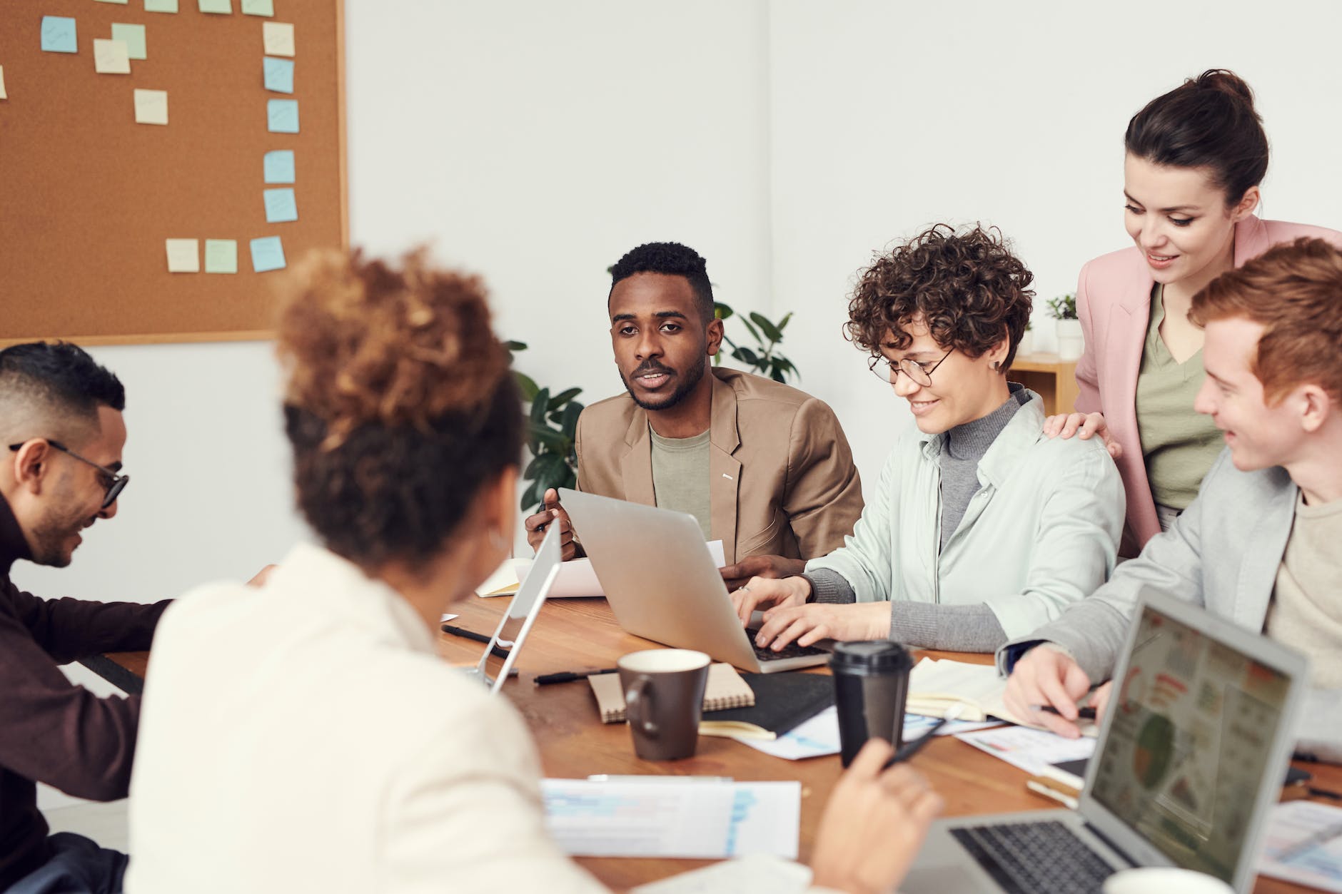 Community and Connection: Finding Like-Minded Travelers and Local Support