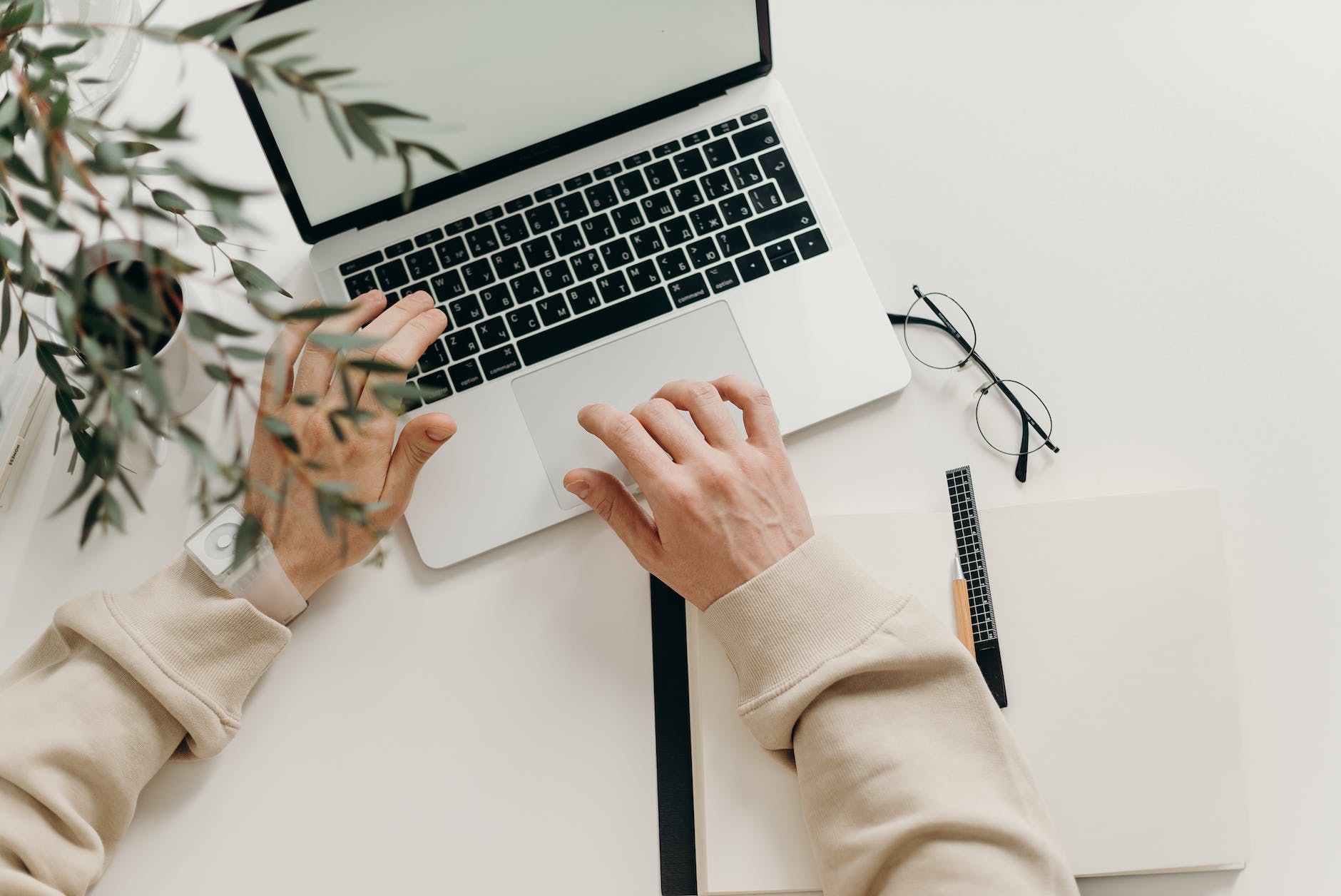 Navigating License and Certification Challenges: A Guide for Traveling Healthcare Professionals