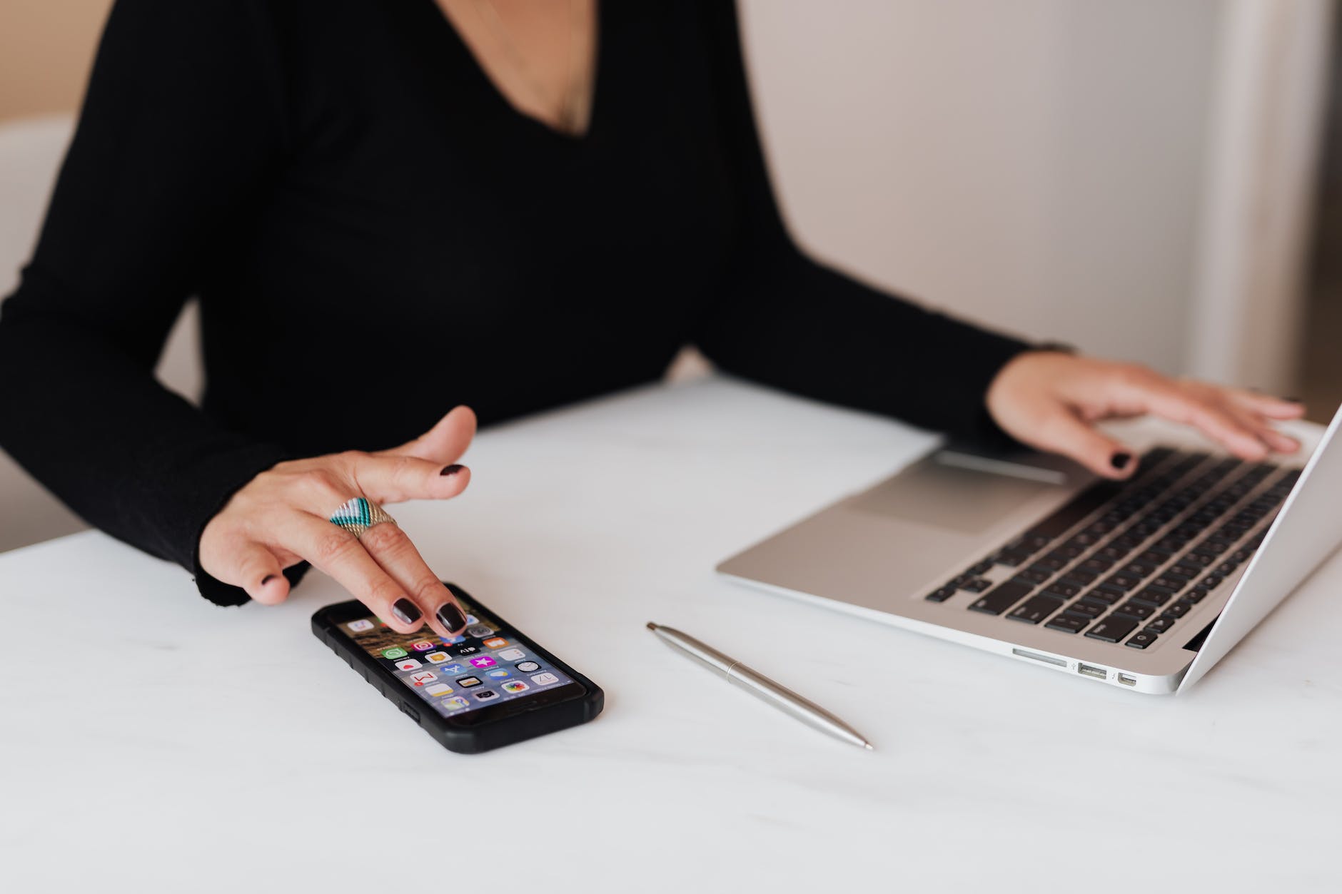 Tech Tools for Travel Nurses: Apps and Gadgets to Simplify Your Life