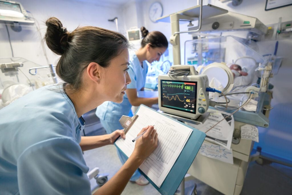 What Experienced Travel Clinicians Wish They Knew Before Their First Assignment